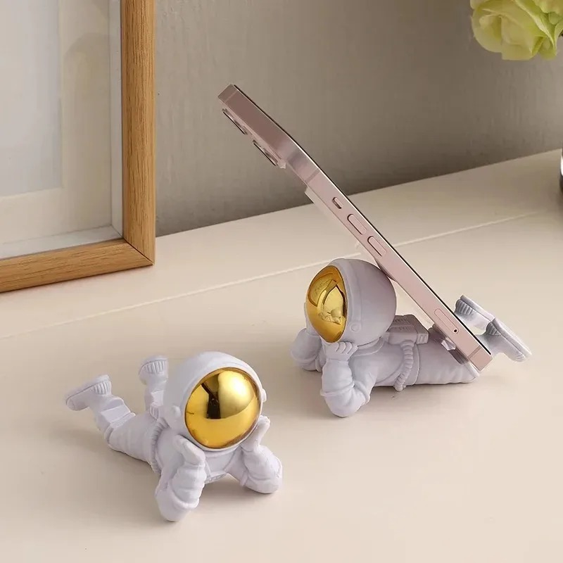 Urocza figurka astronauty na b – Home Office Call Center recenzja i cena